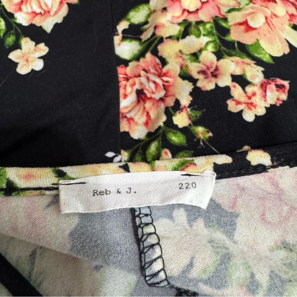 Reb & J. Black & Pink Floral Laced V-Neck Cold Shoulder Top - Picture 5 of 6